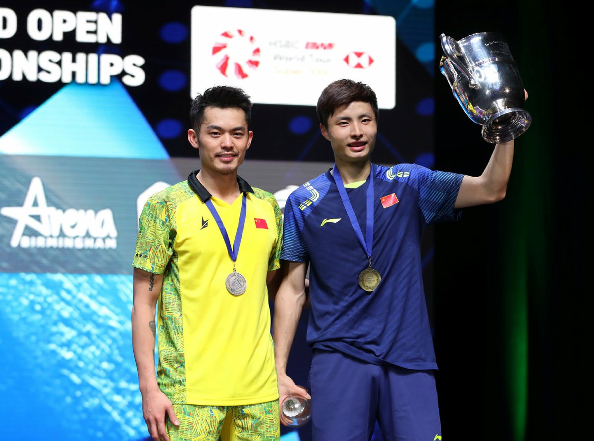 Shi Defeats Lin to Win Men's Singles Title