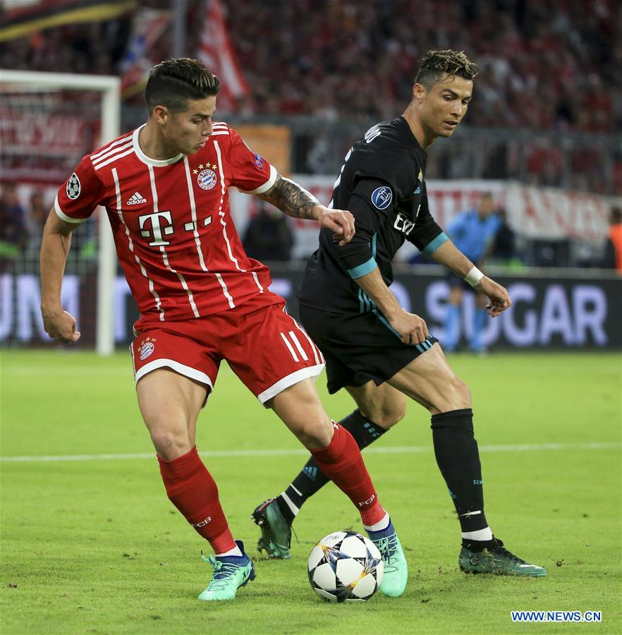 Bayern Munich's James Rodriguez (L) vies with Real Madrid's Cristiano Ronaldo during the first leg match of the UEFA Champions League semifinal between Bayern Munich of Germany and Real Madrid of Spain in Munich, Germany, on April 25, 2018. Bayern Munich lost 1-2. (Xinhua/Philippe Ruiz)
