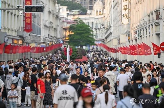 Xiamen buzzes with energy as May Day festivities drive spending surge