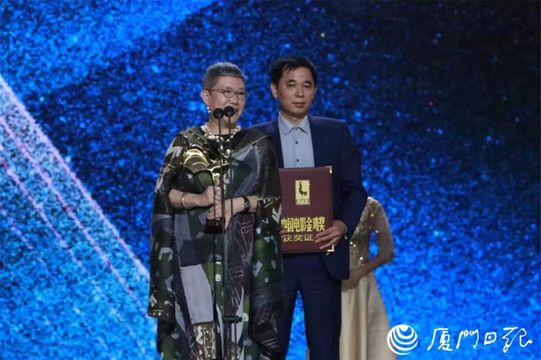 Best Middle-and-Small-Budget Film Red Flowers and Green Leaves