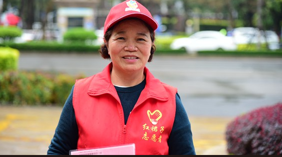 Fan Baoqin: Leader of “Red Skirt” Volunteer Service Team